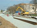 Skládání pražců na Slovanské aleji 24. 4. 2006