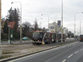 Vůz KT8D5 č. 291 pendloval jako posila náhradní autobusové dopravy - zde v zastávce Sokolovská jedoucí směrem do centra po protisměrné koleji - 12. 2. 2007
Foto: J. Rieger