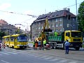 T3M č. 219+220 projíždí kolem opravované kolejiště na náměstí Míru 7. 6. 2008