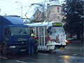 Vůz č. 231 po té co jí do cesty vjel nákladní vůz na křižovatce Dobrovského, Klatovská 
18. 12. 2008, foto: M. Kratochvíl