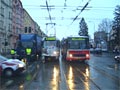 Autobus náhradní dopravy projíždí kolem místa nehody na křižovatce Dobrovského, Klatovská 
18. 12. 2008, foto: M. Kratochvíl