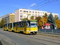 KT8D5-RN2P č. 299 projíždí po protisměrné koleji dočasně zrušenou zastávkou Habrmannova 5. 10. 2008