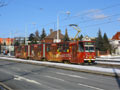 KT8D5-RN2P č. 288 klesá Karlovarskou třídou z Košutky kolem hotelu CD 31. 1. 2010