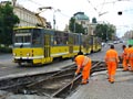 KT8D5-RN2P č. 292 projíždí kolem místa oprav kolejiště v sadech Pětatřicátníků 9. 6. 2011