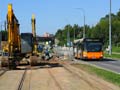 Citybus č. 459 na lince č. 2A projíždí kolem tramvajové zastávky Malesická 20. 8. 2011