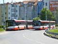 Kloubové Solarisy nahrazovaly od Rondelu na Severní předměstí tramvaje v době průjezdu konvoje vojenské techniky 8. 5. 2011