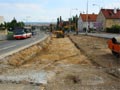 Vznikající nové podloží a náznak napřímení zastávky U Družby 9. 7. 2011