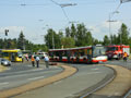 Nehoda motorkáře s osobním vozem v Bolevci zastavila i tramvaje 14. 7. 2013