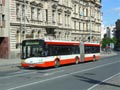 Solaris č. 512 na výlukové lince č. 2A před křižovatkou U Práce 5. 7. 2014