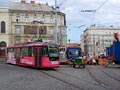 Vario LF plus č. 355 odbočující od Bor k náměstí Republiky - odkloněný spoj linky č. 1 při výluce 18. 7. 2015