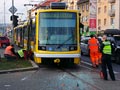 Vykolejená Astra č. 301 po střetu s popelářským vozem
 5. 10. 2015