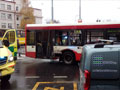 Nehoda tramvaje a autobusu na Borech 16. 11. 2016, foto: H. Freml