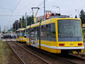 Automobil se zlomenou osou zastavil tramvaje v Bolevci 29. 5. 2016