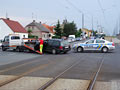 Automobil se zlomenou osou zastavil tramvaje v Bolevci 29. 5. 2016