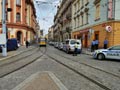 Uzavřenou Solní ulicí projíždí (ale nestanicují zde) tramvaje 24. 8. 2017