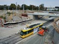 Vario LFR.S č. 338 projíždí stavbou u nádraží 18. 8. 2018