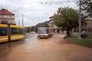 Autobus 469 projíždí potopou