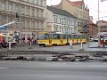 KT8D5 č. 291 odkloněné linky č. 4 přijíždí Palackého ulicí. 3. 3. 2003 v době, kdy je upravována světelná signalizace.