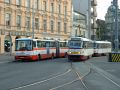 Pražský autobus Karosa B 941 č. 6226 s tramvají T3M 221+222 v přestupní stanici U Zvonu dne 4. 5. 2003