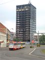 T3P 282+283 před rekonstruovaným věžákem (budova Hutního projektu) na Anglickém nábřeží 13. 7. 2003