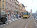 KT8D5 č. 290 přijíždí do dočasně posunuté zastávky U Práce, v době její přestavby - 3. 8. 2004