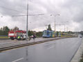Nehoda na Karlovarské třídě - gumokolák skončil na kolejích - 12. 9. 2004 
Foto: P. Růžička