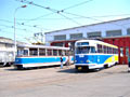 Historické vozy T1 a T2 ve vozovně Slovany při dni otevřených dveří 9. 6. 2007
Foto: J. Šlehofer (starší)