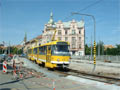 Souprava T3M č. 219+220 projíždí po provizorní trati na mostě U Jána 27. 8. 2005