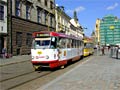 Nezvyklá souprava 282+217 před plzeňskou radnicí 18. 5. 2007