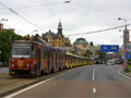Zastavené tramvaje při průjezdu vojenské techniky přes sady Pětatřicátníků 2. 5. 2010