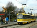 Souprava 215+216 přijíždí do zastávky Zoologická zharada 20. 12. 2014