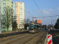 Vario LF+ č. 336 přijíždí do zastávky Macháčkova 15. 3. 2015