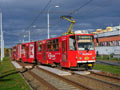 KT8D5-RN2P č. 296 přejíždí přes úvraťovou výhybku u zastávky Plzeňka