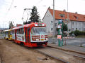 T3 258+259 projíždí po protisměrné koleji dočasně zrušenou zastávku U Družby 24. 7. 2002