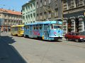 Souprava 270+ 271 v Palackého ulici v poslední den provozu po staré trati 25. 5. 2003