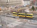 Astra projíždí přes rozkopané sady Pětatřicátníků již po nové části kolejiště - 26. 5. 2003
