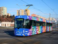 EVO 2 č.&nbsp;374 přijíždí do zastávky Bolevecká náves 6. 1. 2026