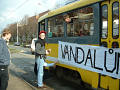 Jízda proti vandalům 23. 3. 2002 - zdobení tramvaje na Slovanské aleji