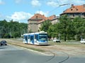 Vektra přijíždí po Slovanské aleji k vozovně 18. 6. 2005